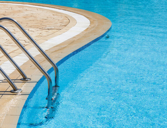 Cómo mantener tu piscina cristalina en todo momento