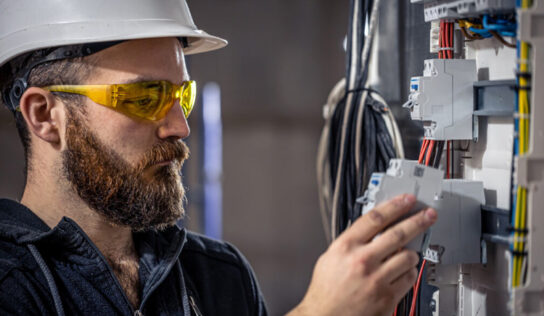 Electricistas a domicilio: seguridad y eficiencia para tu instalación eléctrica